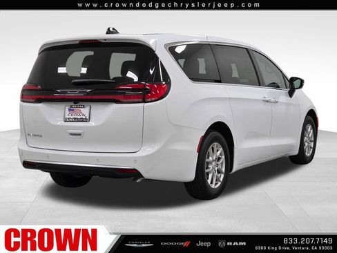New 2027 Chrysler Pacifica Select FWD image 5