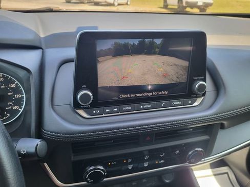 Used 2024 Nissan Rogue S FWD image 16