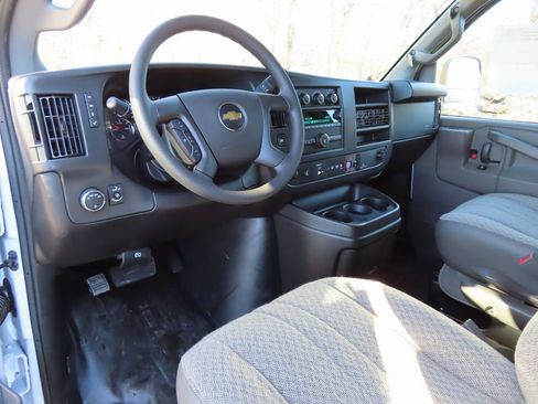 New 2025 Chevrolet Express 2500 Work Van w/ Safety Package image 20