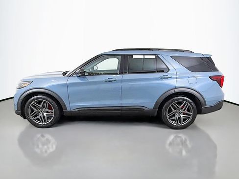 Used 2025 Ford Explorer ST AWD/4WD image 17