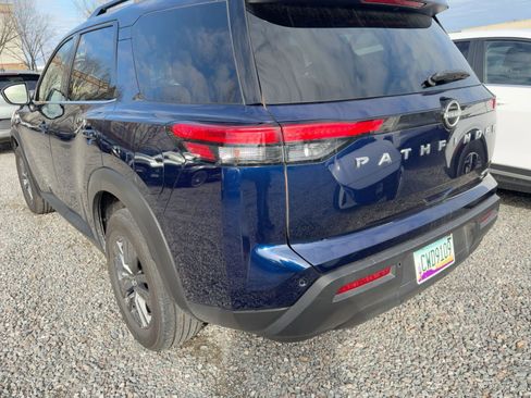 Used 2025 Nissan Pathfinder SV image 5
