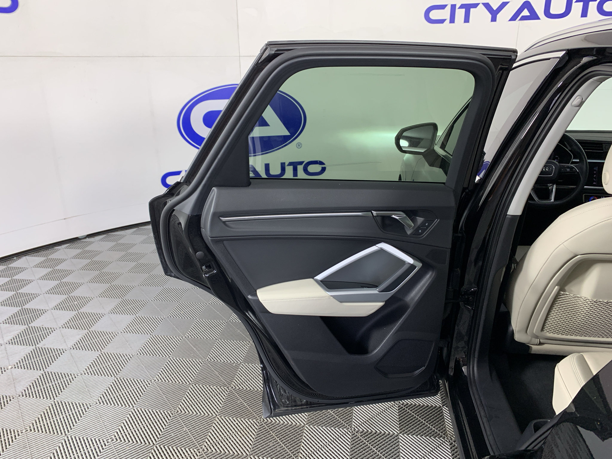 Used 2020 Audi Q3 2.0T Premium AWD/4WD image 30
