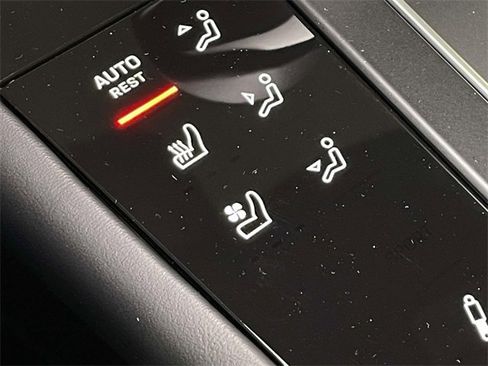 Used 2025 Porsche Macan GTS image 33