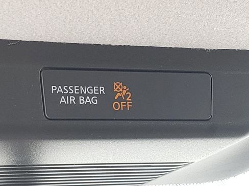 Certified 2025 Nissan Kicks SV image 31