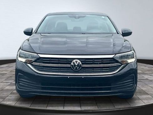 Used 2024 Volkswagen Jetta SE FWD image 2