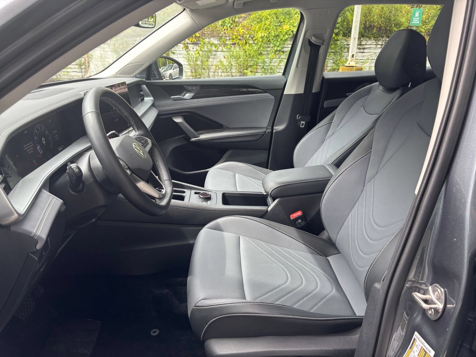 Used 2026 Volkswagen Tiguan SE AWD/4WD image 36