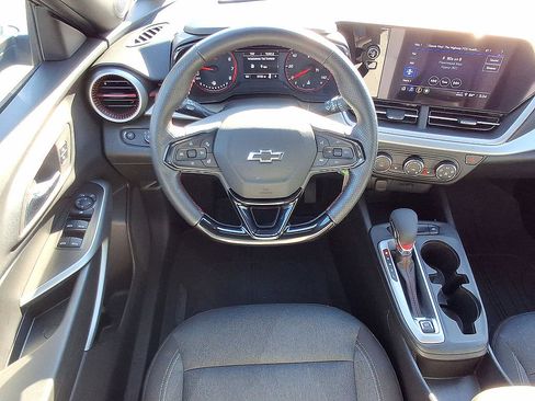 Used 2025 Chevrolet Trax RS w/ Driver Confidence Package FWD image 27