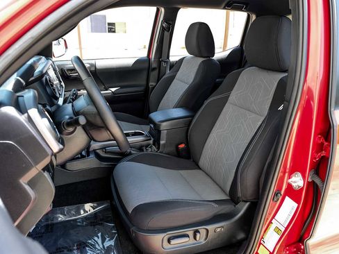 Used 2021 Toyota Tacoma TRD Off-Road image 34