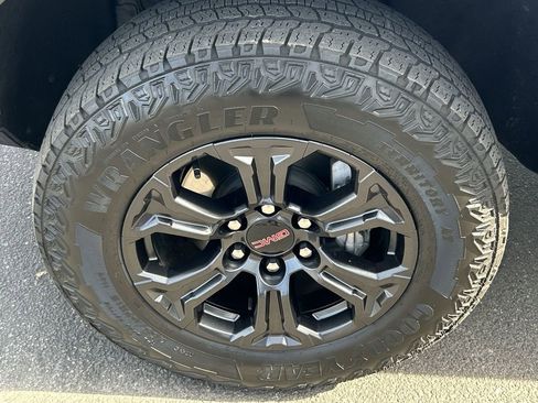 Used 2025 GMC Canyon Elevation image 32