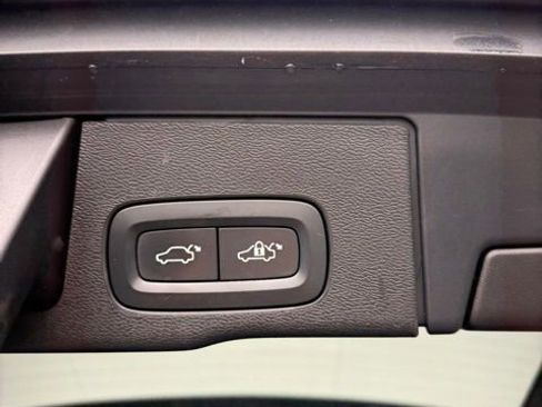 Used 2021 Volvo XC60 T5 Momentum image 56