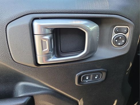 Used 2020 Jeep Wrangler Sport image 13