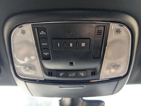 Used 2025 Dodge Durango GT AWD/4WD image 23