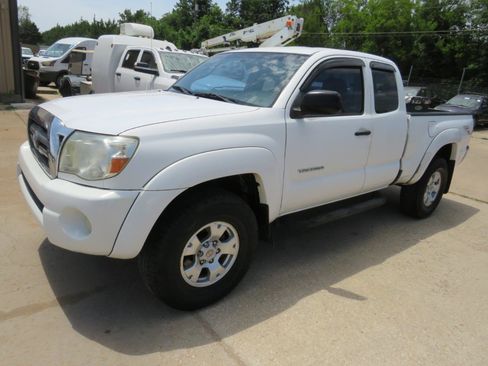 Used 2008 Toyota Tacoma PreRunner RWD image 1