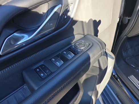 Used 2021 GMC Yukon Denali w/ Denali Premium Package image 21