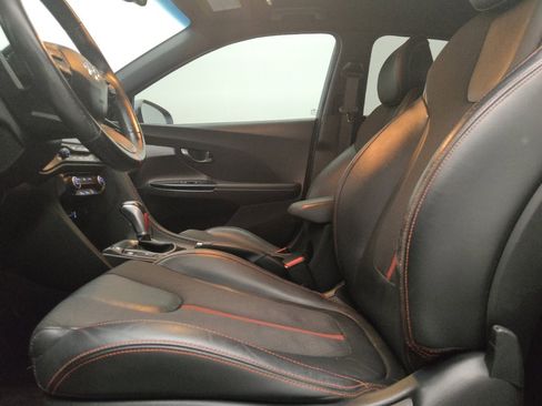 Used 2019 Hyundai Veloster Turbo FWD image 17