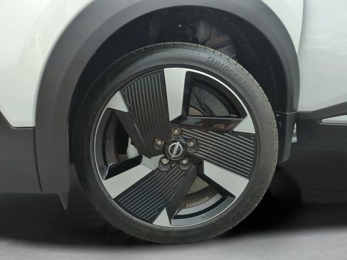 Certified 2025 Nissan Kicks SR AWD/4WD image 47
