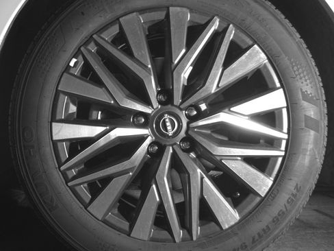 Used 2025 Nissan Altima 2.5 SV FWD image 12