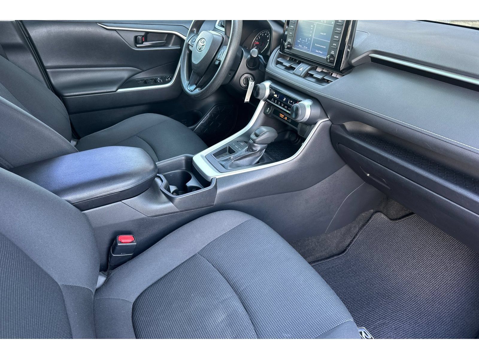 Used 2019 Toyota RAV4 LE w/ Carpet Mat Package FWD image 17