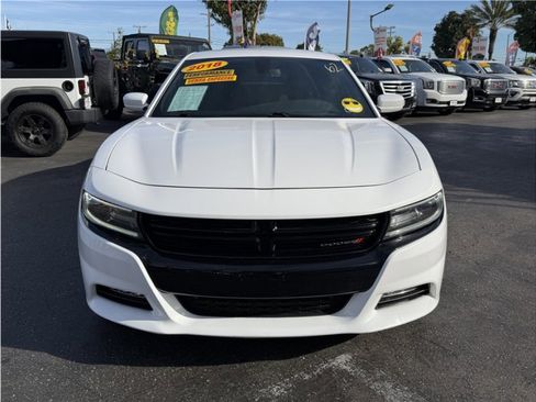 Used 2018 Dodge Charger R/T image 2