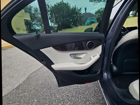 Used 2016 Mercedes-Benz C 300 4MATIC Sedan image 37