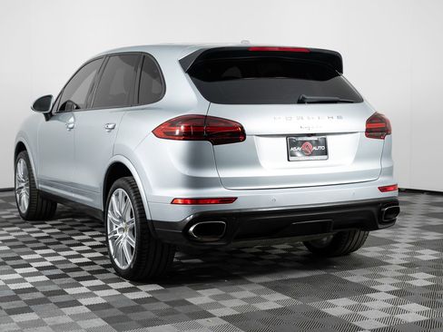 Used 2018 Porsche Cayenne Platinum Edition w/ Premium Package image 4