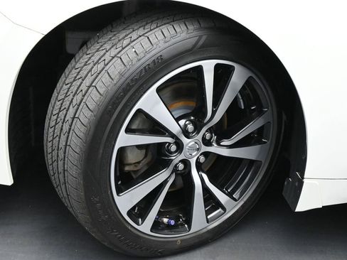 Used 2017 Nissan Maxima Platinum FWD image 21