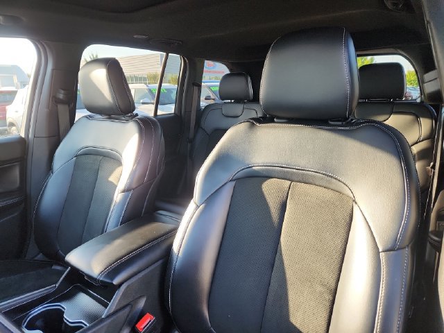 Used 2025 Jeep Grand Cherokee Altitude AWD/4WD image 22