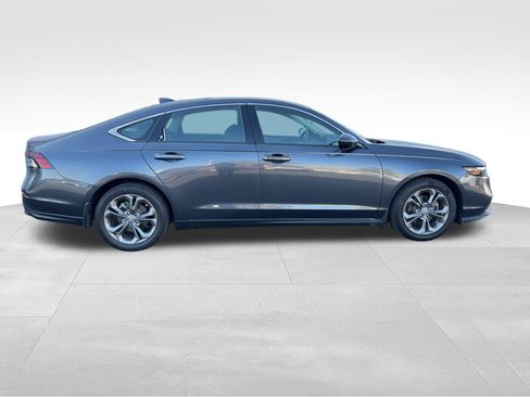 Used 2023 Honda Accord EX image 4