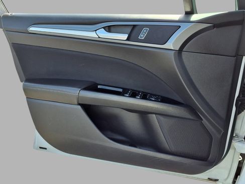 Used 2016 Ford Fusion SE FWD image 18
