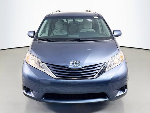 Used 2017 Toyota Sienna LE FWD image 2