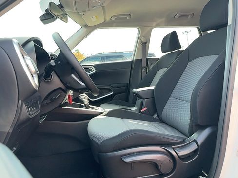 Used 2023 Kia Soul LX image 14
