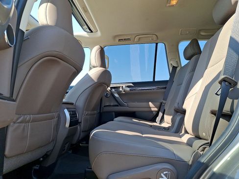 Used 2023 Lexus GX 460 Premium w/ Accessory Package AWD/4WD image 20