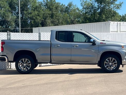 Used 2024 Chevrolet Silverado 1500 LT w/ Z71 Off-Road Package AWD/4WD image 3