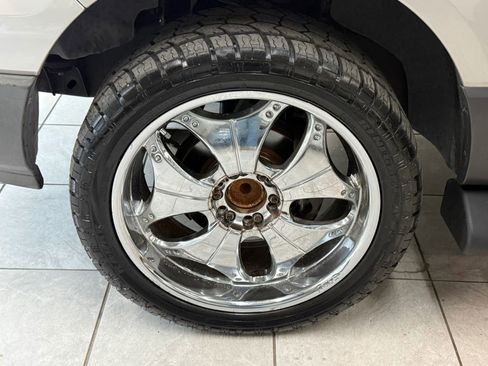 Used 2004 Ford Expedition XLT image 39