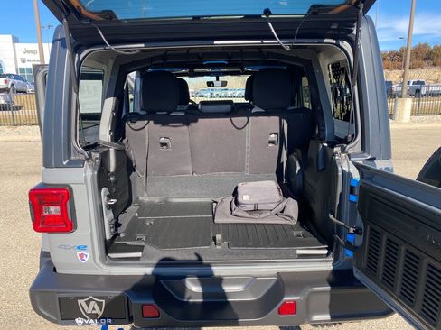 Used 2022 Jeep Wrangler Unlimited Sahara image 22