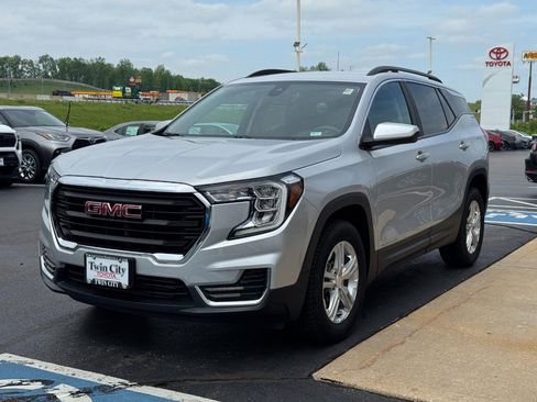 Used 2022 GMC Terrain SLE w/ Driver Convenience Package AWD/4WD image 3