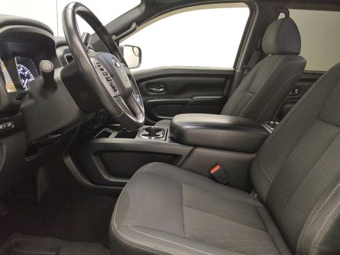 Used 2019 Nissan Titan SV w/ SV Convenience Package RWD image 17