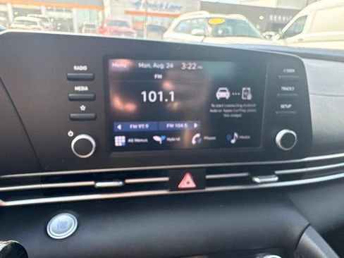 Used 2025 Hyundai Elantra Hybrid FWD image 13