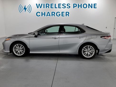 Used 2020 Toyota Camry XLE FWD image 5