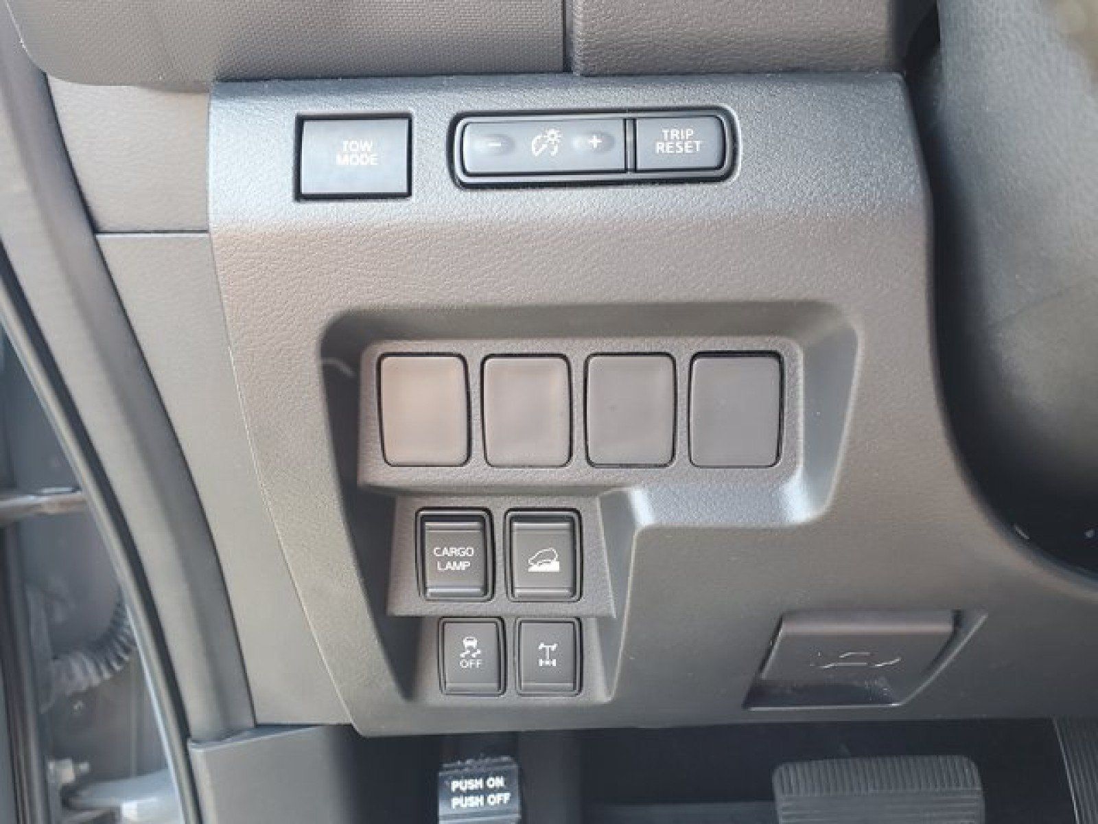 Used 2024 Nissan Frontier PRO-4X w/ Off-Road Protection Package AWD/4WD image 15