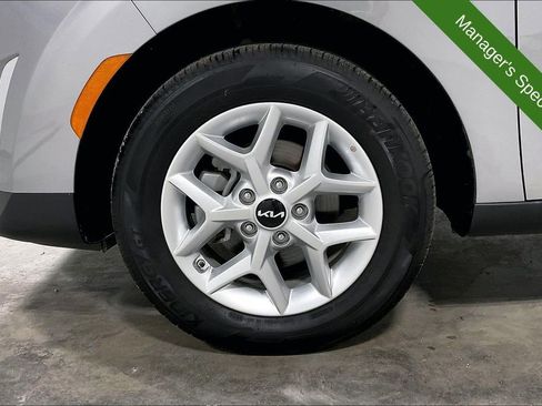 Used 2025 Kia Soul LX w/ LX Technology Package FWD image 10