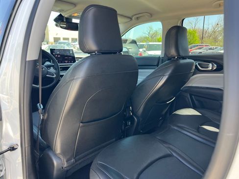 Used 2022 Jeep Compass Limited image 16