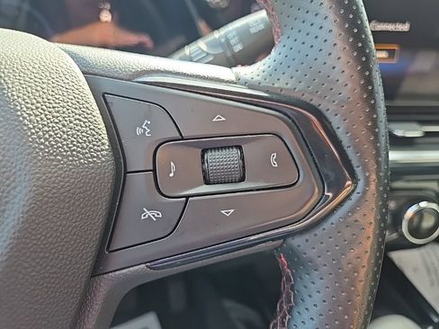 Used 2025 Chevrolet Trax RS w/ Sunroof Package FWD image 42