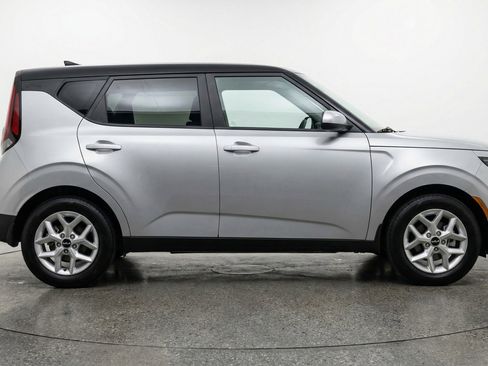 Used 2025 Kia Soul LX w/ LX Technology Package image 11