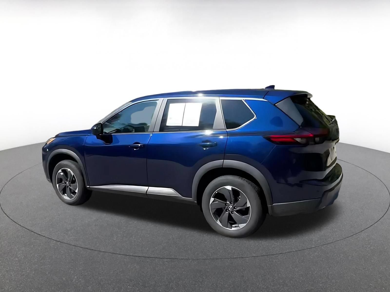 Used 2025 Nissan Rogue SV AWD/4WD image 9