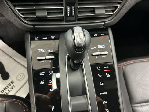 Certified 2023 Porsche Macan Turbo AWD/4WD image 18