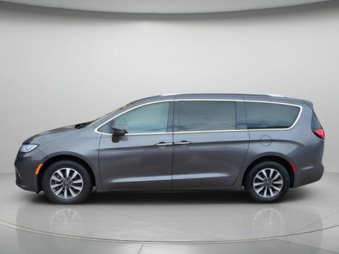 Used 2021 Chrysler Pacifica Touring-L FWD image 5