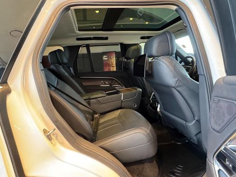 Used 2023 Land Rover Range Rover Autobiography image 10