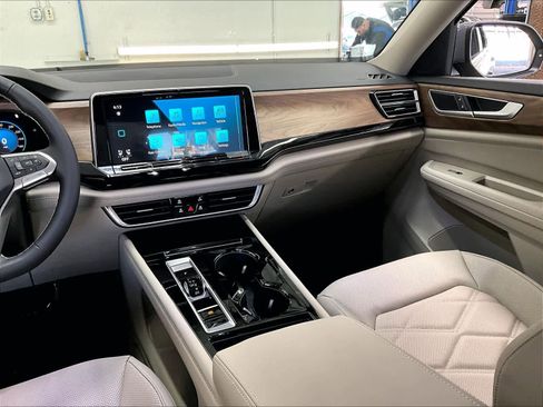 New 2026 Volkswagen Atlas SE image 9