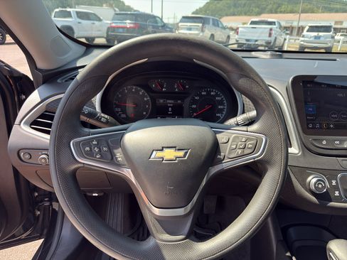 Used 2023 Chevrolet Malibu LS FWD image 16